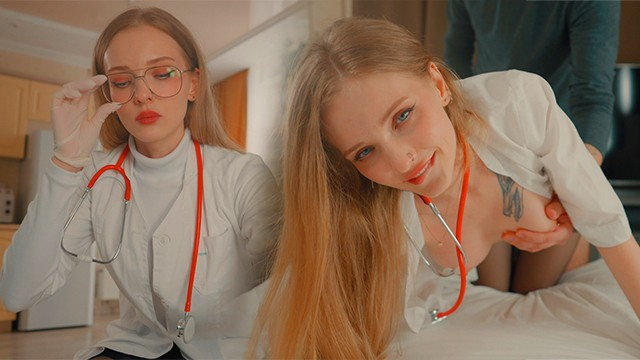 Üroloji Hemşiresi Muayene Ettiği Hastanın Sik Kaslarını Kontrol Ediyor