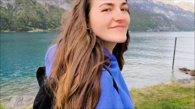 Ailesiyle Çıktığı Tatilde Gizlice Pansiyon Kiralayarak İstekli Üvey Kız Kardeşini Sikiyor